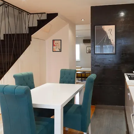 Apartamento Charming Duplex In *